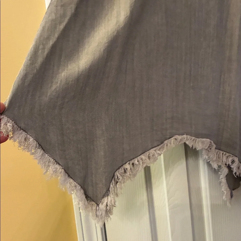 Casual Gray Button-Down Shirt with Frayed Hem, Breathable, Soft Fabric. Size XL - Picture 6 of 9